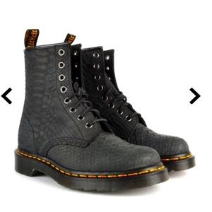 DR MARTENS 1460 Black Embossed Python Lace Up Boot Size 42